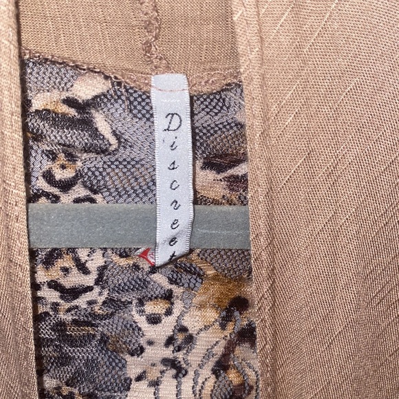 Discreet Cardigan - Picture 2 of 3